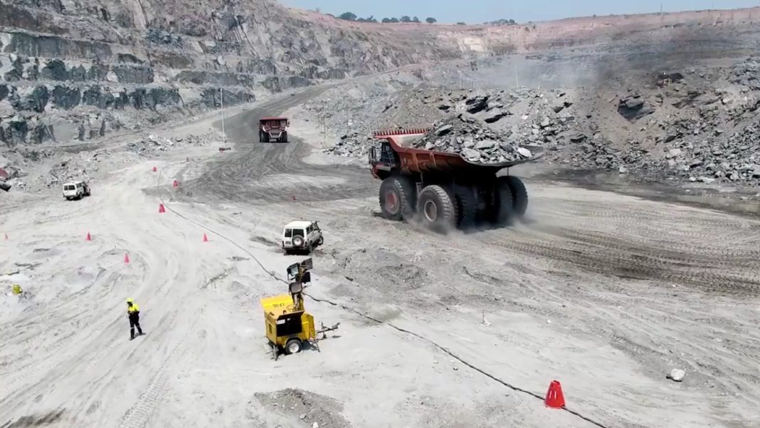 Heavy Metal Machinery Open Pit Mining